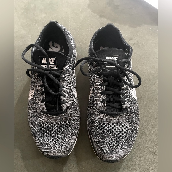 Excellent Condition Nike Running Shoes - Picture 2 of 6